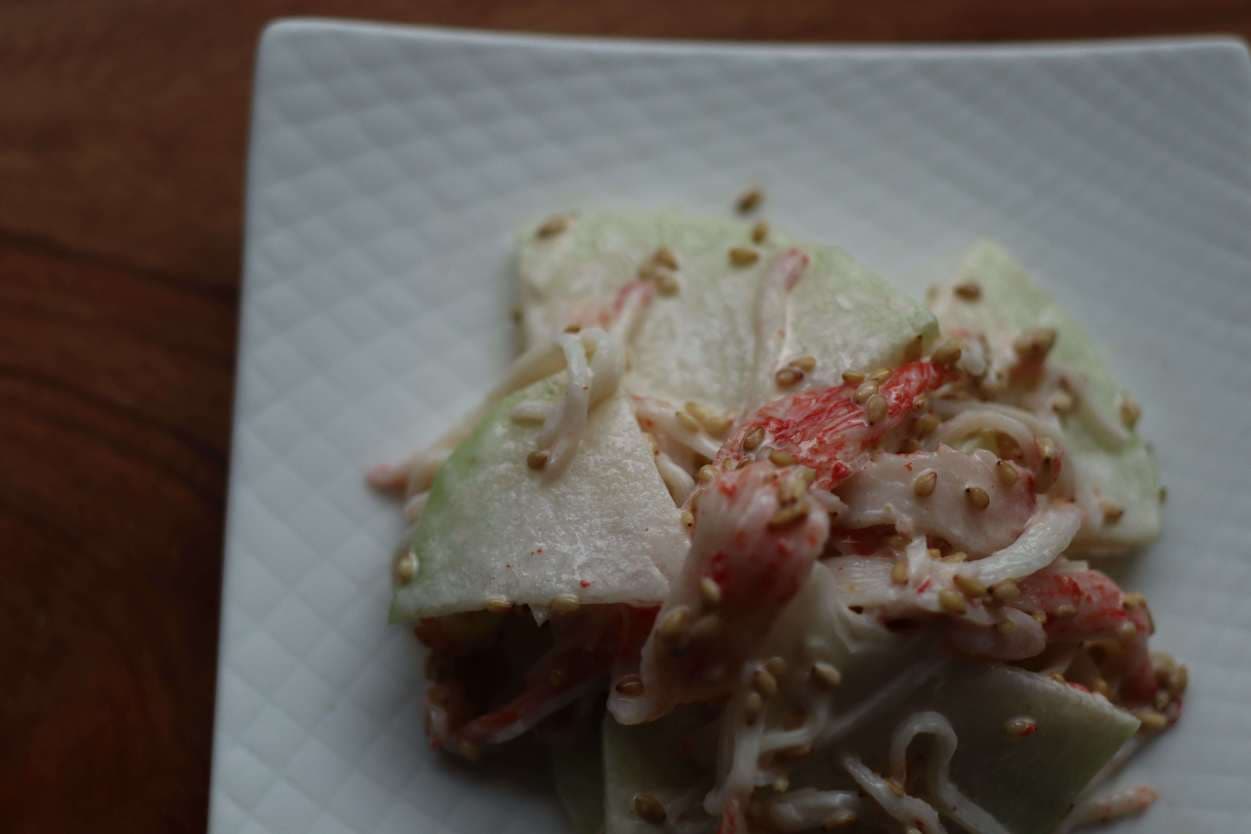 冬瓜とカニカマ胡麻サラダ